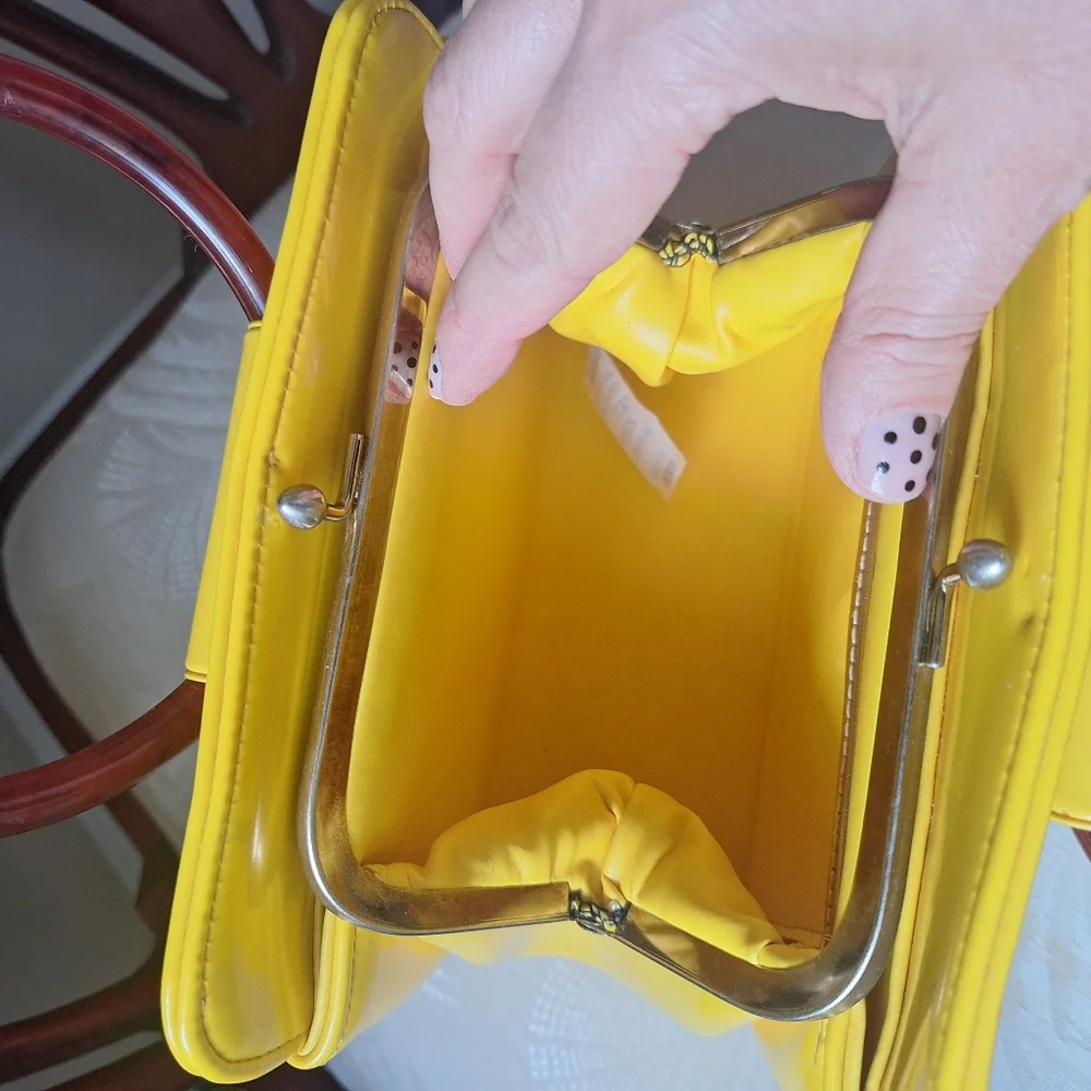 Vintage 60's Preloved Yellow Handbag with Plastic Handles - Picture 7 of 7